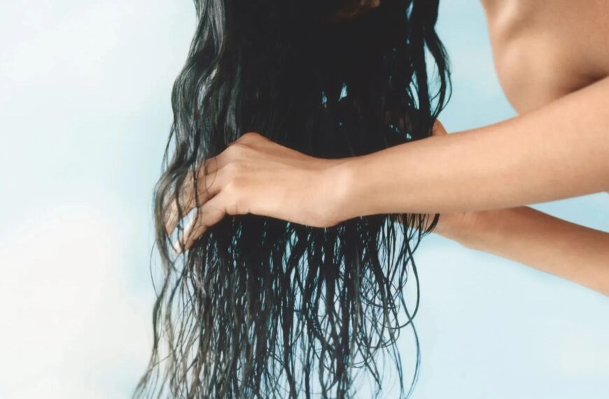 You have been oiling your hair the wrong way–here’s the right way to do it