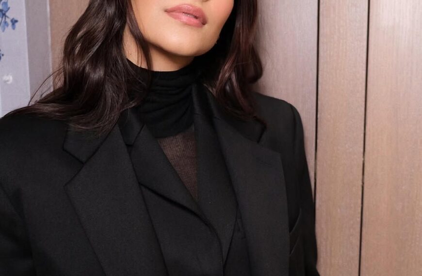 Sonam Kapoor and Diana Penty chose soft brown eyeshadow and nude lips in the best beauty looks of the week