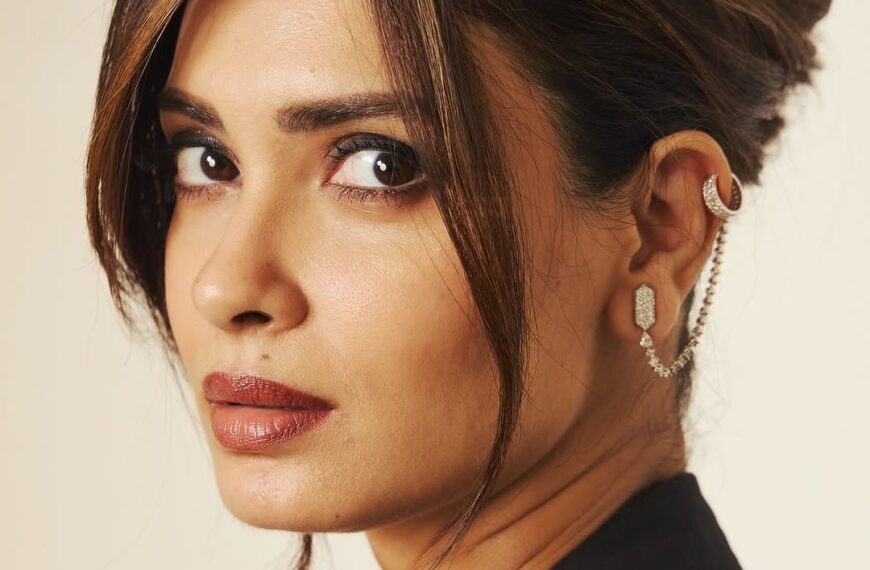 Diana Penty makes a case for ’90s glam with ombré lips and sculpted features