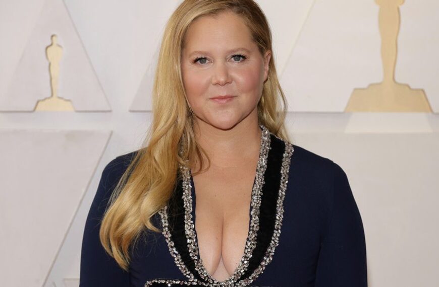 Amy Schumer Shares Cushing Syndrome Diagnosis and Embraces Natural Beauty
