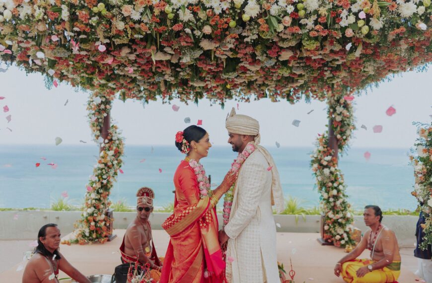 This bride opted for a classic Kanjeevaram sari for her coastal wedding in Sri Lanka