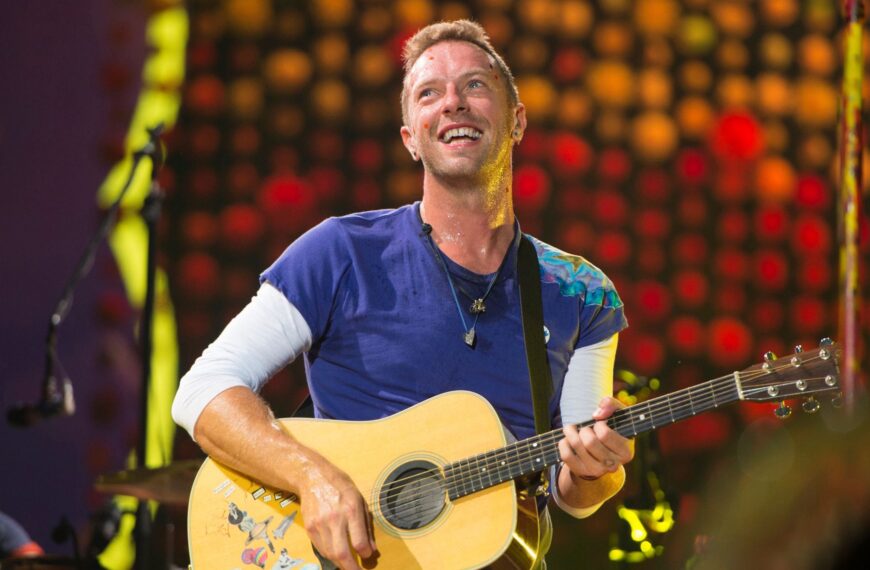 Coldplay Concert: Chris Martin’s Stunning Republic Day Tribute with ‘Vande Mataram’ and ‘Maa Tujhe Salaam’