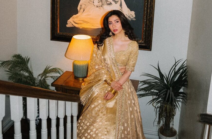 Mahira Khan’s gold Benarasi lehenga by Manish Malhotra is ideal for the wedding season