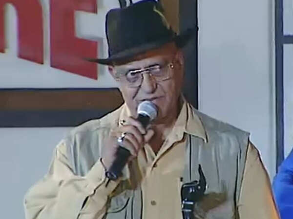 Throwback to when Amrish Puri received a Filmfare Award