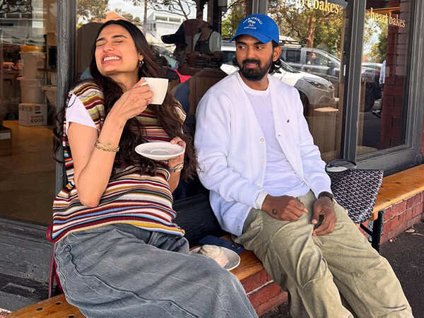 In Pics: Athiya Shettyâs pregnancy glow steals the spotlight in KL Rahulâs