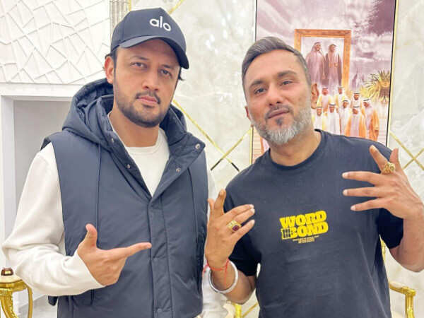 VIRAL photo of Honey Singh chilling with Atif Aslam