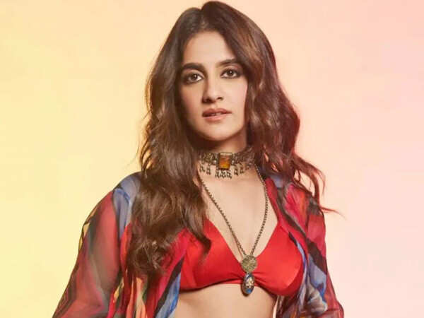 Jasleen Royals soulful hits to kick off Coldplays India concert