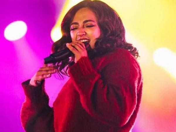Singer Monali Thakur Rubbishes Rumours About Hospitalization