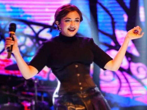 Monali Thakur hospitalized after struggling to breathe during live show