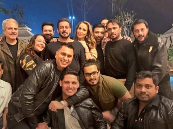 UNSEEN pic from Salman Khans birthday bash featuring Iulia Vantur and more