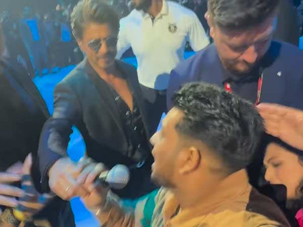 Shah Rukh Khans hilarious comeback to fans dialogue slip goes viral