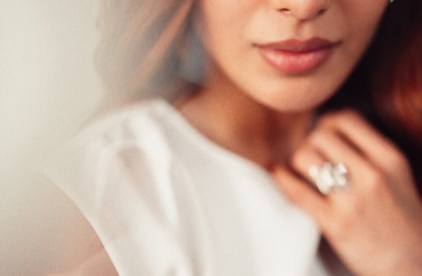 Let Samantha Ruth Prabhu show you how to pair soft glam with warm auburn waves