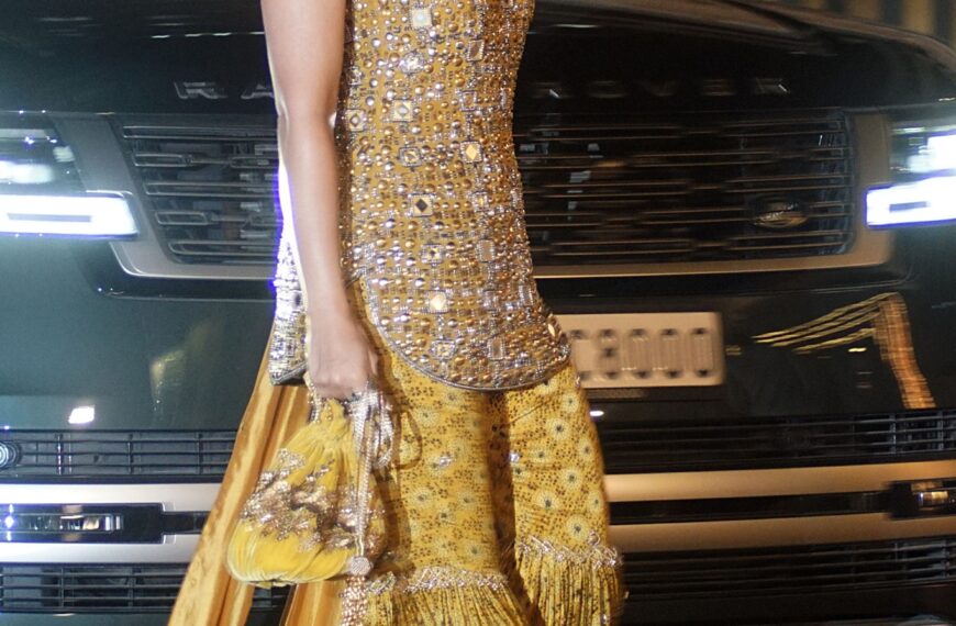 Alia Bhatt brought retro glam in an embellished Anushka Khanna sharara set