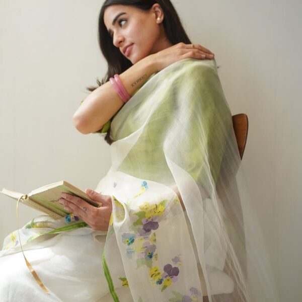 Handloom saris should be on everyone’s radar, here…