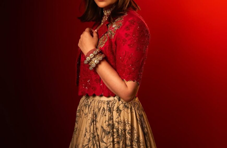 Parineeti Chopra’s mulmul lehenga by Gazal Gupta is&hellip;