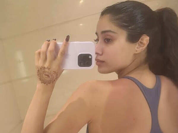 Janhvi Kapoor flaunts her tan on Param Sundaris set