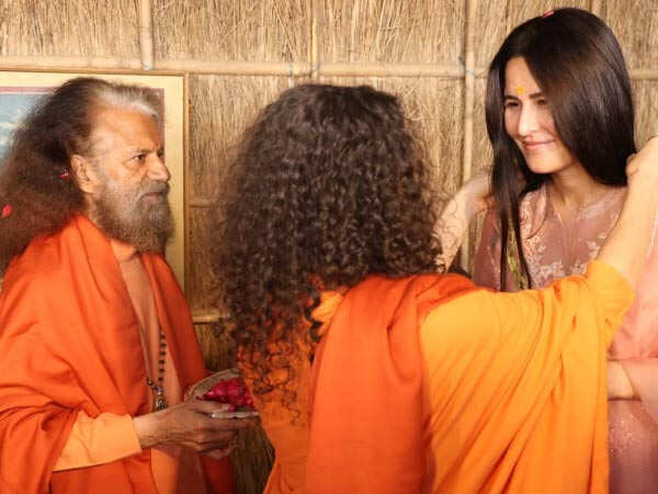 Katrina Kaif Seeks Blessings At Parmarth Niketan During Maha Kumbh