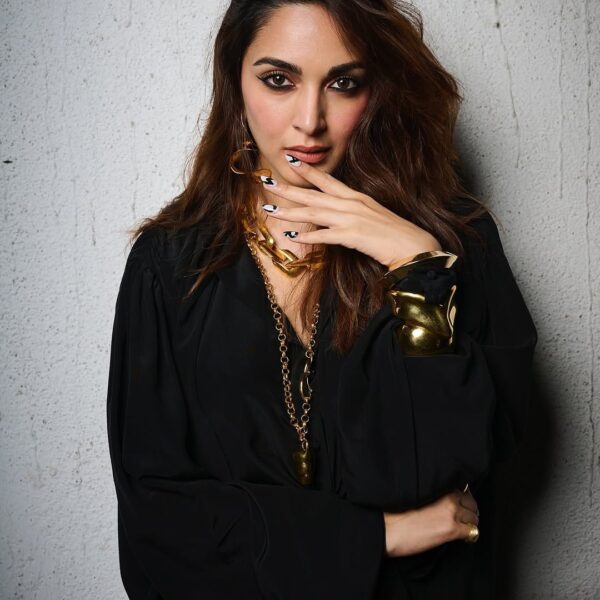 Kiara Advani and Karisma Kapoor wore metallic makeup&hellip;