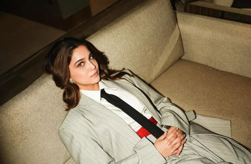 Sharvari broke the monotony of her slouchy pantsuit with a red sequinned belt by 431-88