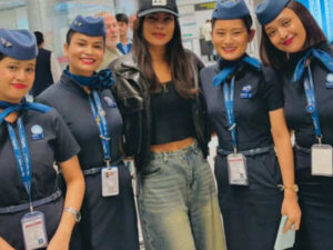 Priyanka Chopra Poses With Air Hostess As She&hellip;