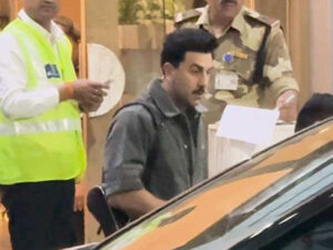 Photos: Ranbir Kapoor and Alia Bhatt Snapped At The&hellip;