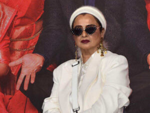 Rekhaâs pantsuit look breaks the internet fans call&hellip;