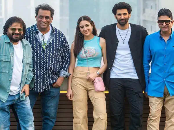 Aditya Roy Kapoor and Sara Ali Khans Metro…&hellip;