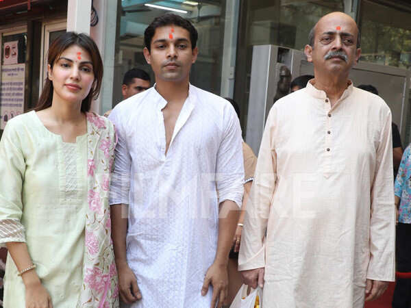 Rhea Chakraborty Seeks Blessings At Siddhivinayak After CBI&hellip;