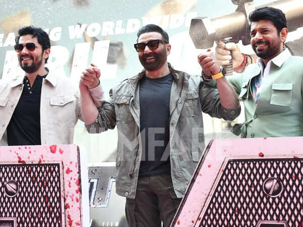 Pics: Sunny Deol Randeep Hooda And More Attend&hellip;