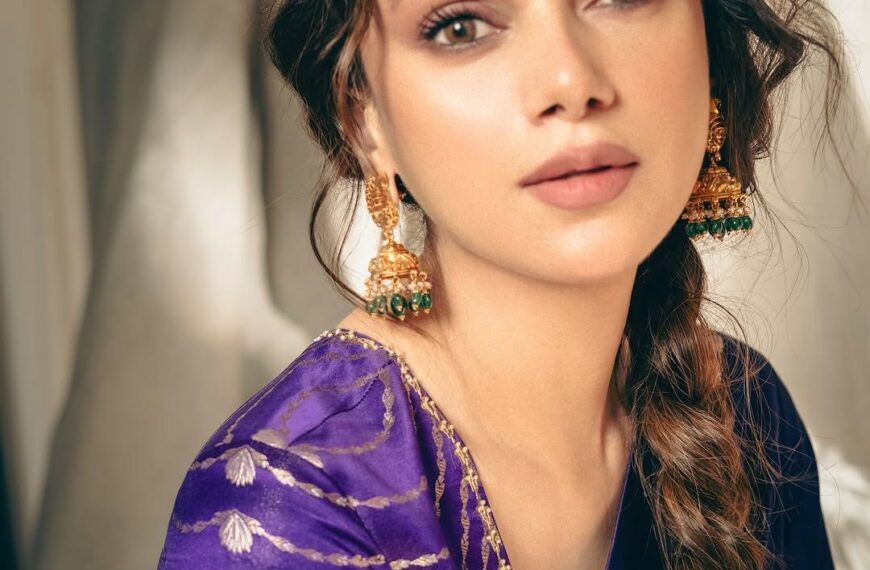 Aditi Rao Hydari’s jamun Raw Mango sari was replete with hand-embroidered zardozi