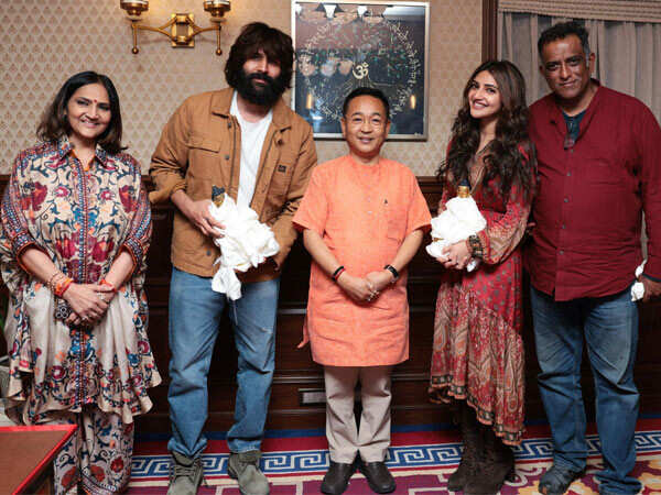 Kartik Aaryan Sreeleela and Anurag Basu meet Sikkim CM during film shoot