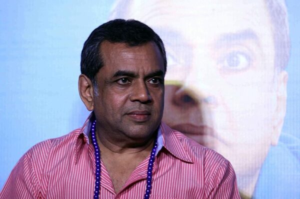 Paresh Rawal Lambasts Those Who Have Problem With Akshay Kumar’s Working Style