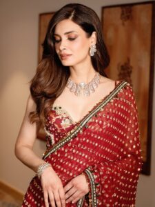 Diana Penty’s copper-toned eyes and Khushi Kapoor’s highlighted&hellip;