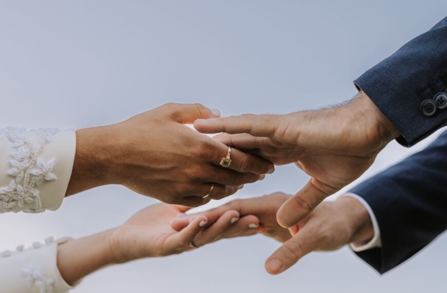 How to clean a diamond ring at home without damaging it