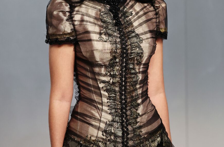 Isha Ambani makes Banarasi brocade&hellip;