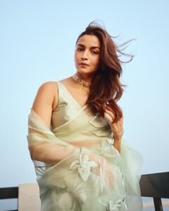 Alia Bhatt proves less is more for summer&hellip;