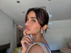 How to style curtain bangs, according to hair&hellip;