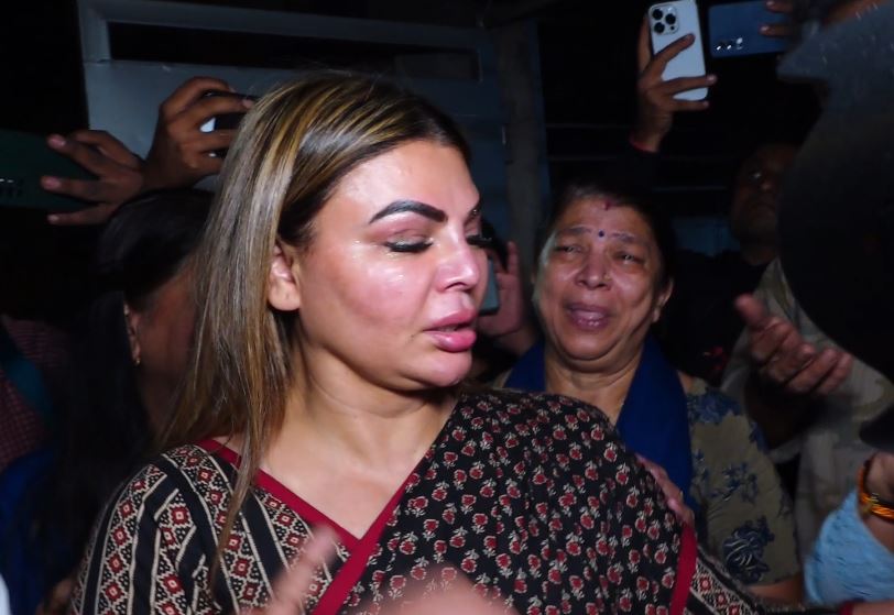 Rakhi Sawant Viral Claim “I Sold Myself” — What She Really Meant Inside