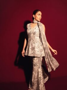 Mrunal Thakur’s monochromatic kurta set channels a noughties&hellip;