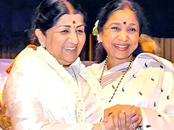 Filmfare Throwback: When Asha Bhosle Opened Up About Living in Lata Mangeshkars Shadow
