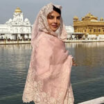 VIRAL: Priyanka Chopra Jonas Offers Prayers at Golden Temple Recalls Late Father