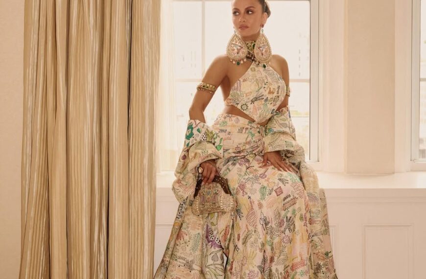 Natasha Poonawalla’s Arpita Mehta sari set is a celebration of Kantha embroidery