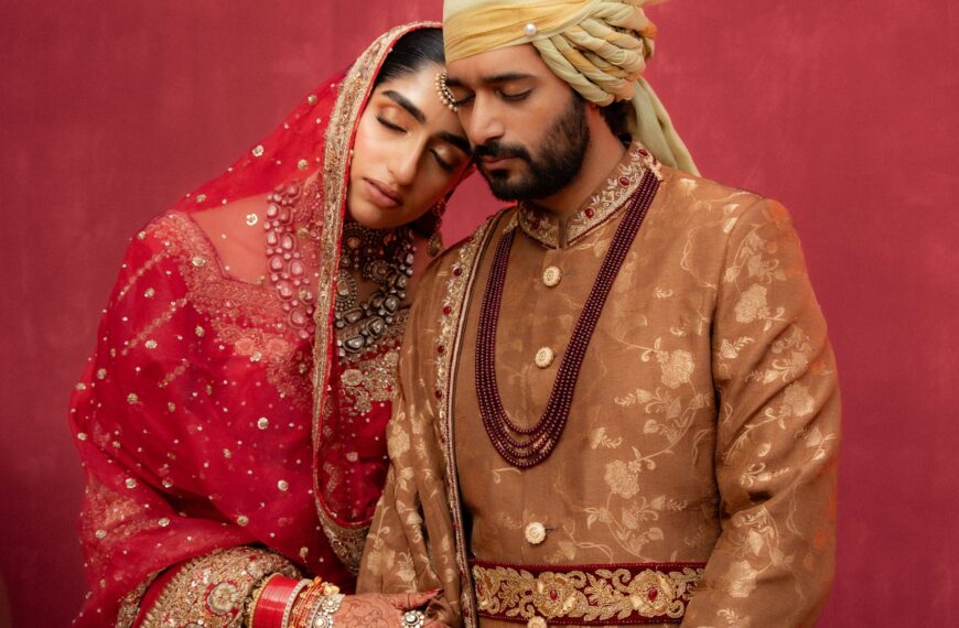 A wedding in Jaipur where the bride wore a 100-year-old maatha patti and jewellery designed by the groom