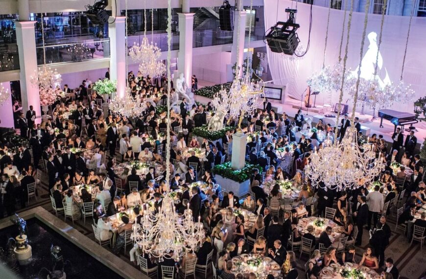 What exactly goes into the Met Gala seating chart?