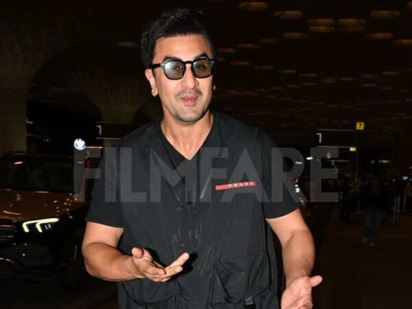 Photos: Ranbir Kapoor Keeps It Cool During Late Night Airport Appearance