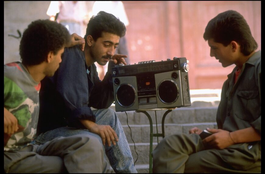 FM radio is dying. So is the joy of accidentally hearing a song you once loved