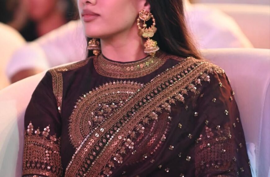 Janhvi Kapoor’s sari blouse features&hellip;