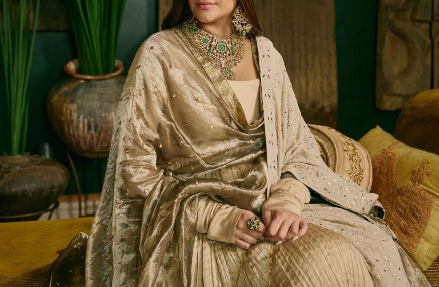 Sonam Kapoor styled a monochromatic anarkali look from Itrh with two dupattas