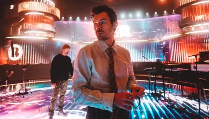 Harry Styles Sparks Health Concerns After Collapsing On Stage, Fan Videos Show Singer Choking