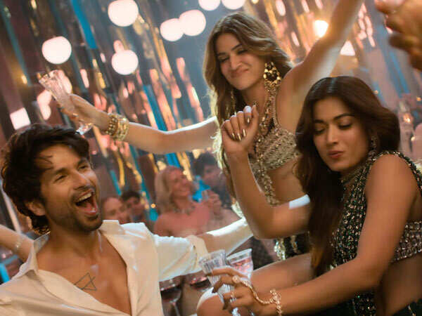 Cocktail 2 Trailer: Shahid Kapoor Kriti Sanon and Rashmika Mandanna Navigate Love and Friendship